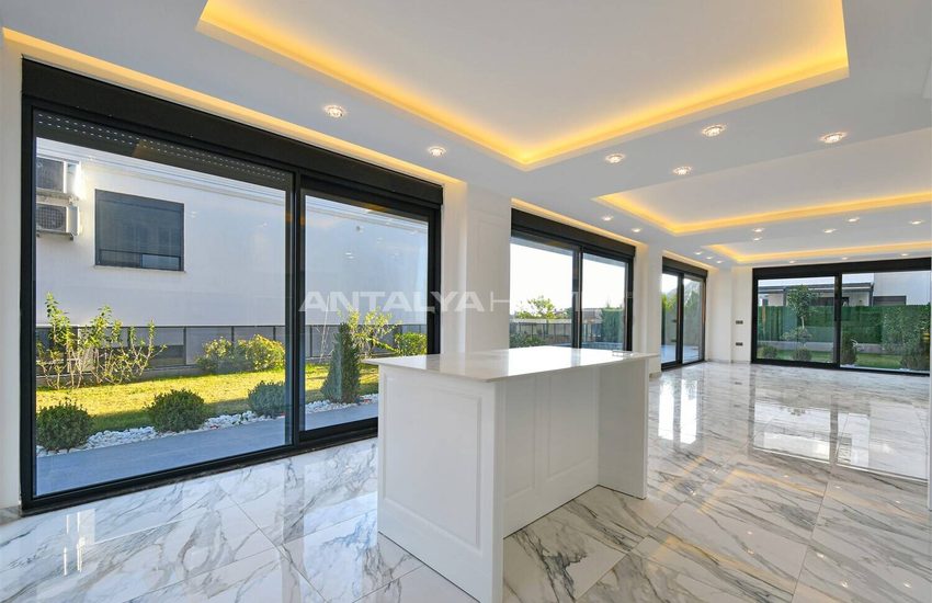 Sea View Property with Private Pool and Garden in Alanya 11