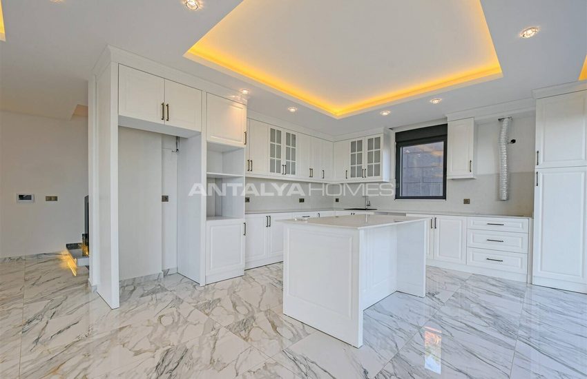 Sea View Property with Private Pool and Garden in Alanya 13