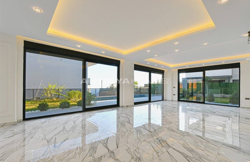 Sea View Property with Private Pool and Garden in Alanya 9