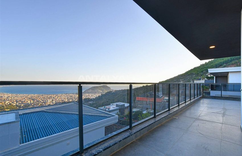 Sea View Property with Private Pool and Garden in Alanya 31