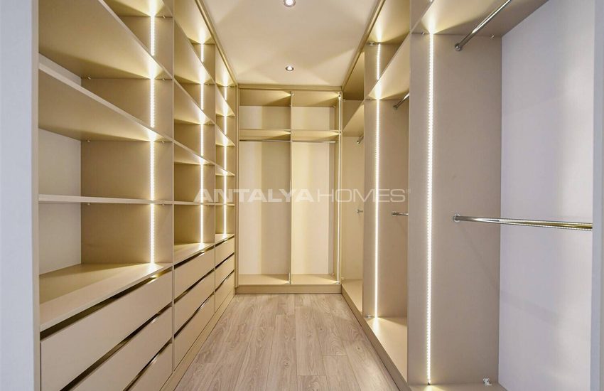 Sea View Property with Private Pool and Garden in Alanya 25