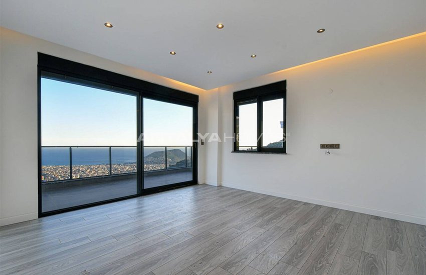 Sea View Property with Private Pool and Garden in Alanya 22