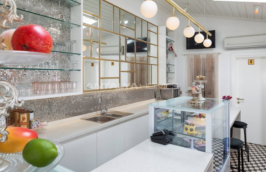 Boutique Hotel with 21 Rooms and Cafe in Old Town in Antalya 20