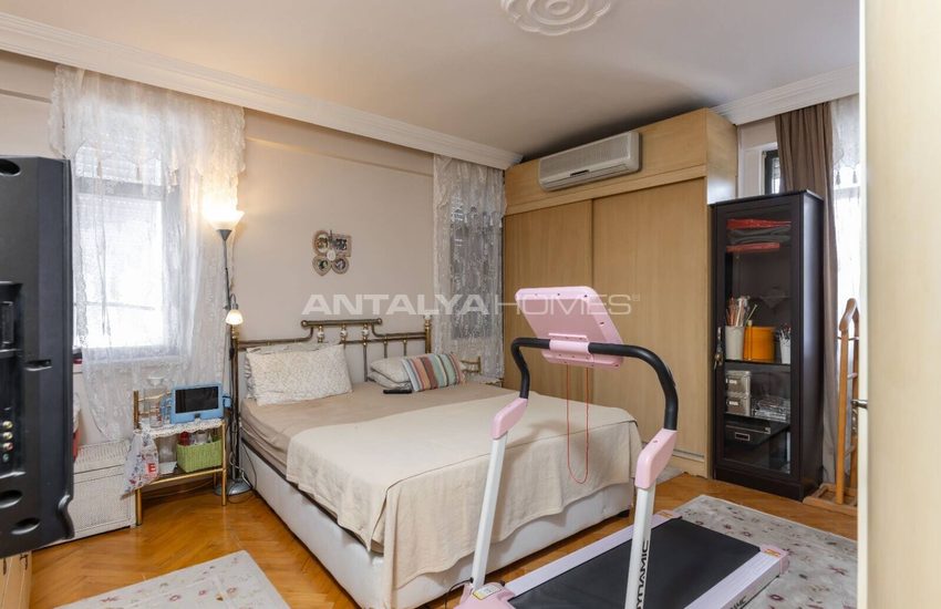 Duplex Apartment Near the Beach in Antalya Muratpasa 33