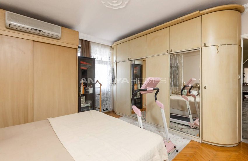 Duplex Apartment Near the Beach in Antalya Muratpasa 34