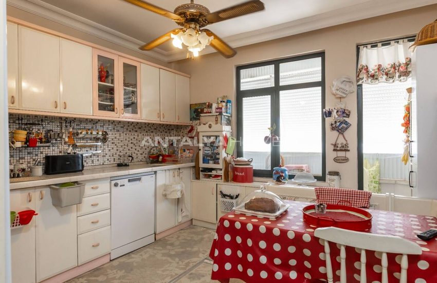 Duplex Apartment Near the Beach in Antalya Muratpasa 28