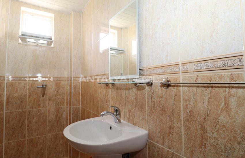 Immeuble Entier Avec Grand Terrain À Antalya Dosemealti 35
