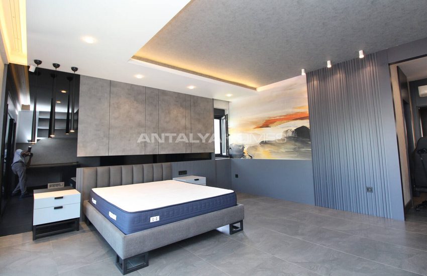 Antalya Serik'te Denize Yakın Havuzlu Müstakil Villa 32