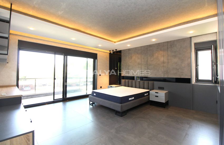Antalya Serik'te Denize Yakın Havuzlu Müstakil Villa 34