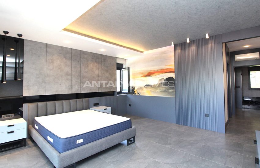 Antalya Serik'te Denize Yakın Havuzlu Müstakil Villa 35