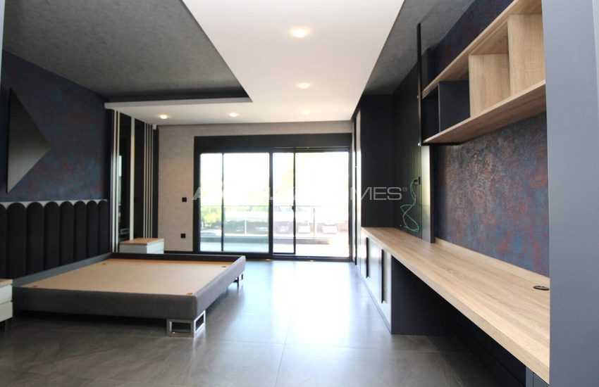 Antalya Serik'te Denize Yakın Havuzlu Müstakil Villa 42