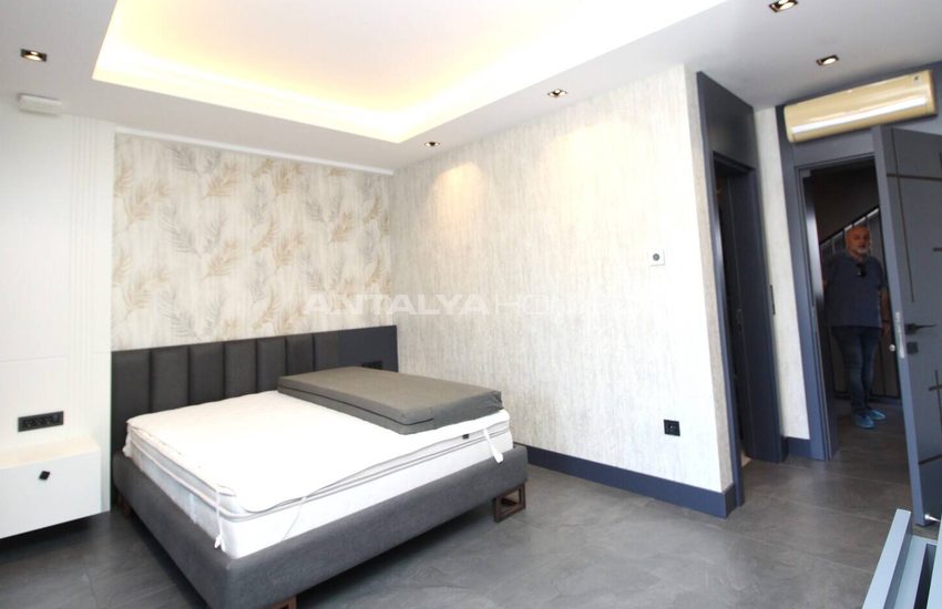 Antalya Serik'te Denize Yakın Havuzlu Müstakil Villa 43