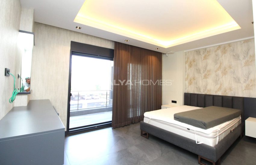 Antalya Serik'te Denize Yakın Havuzlu Müstakil Villa 44