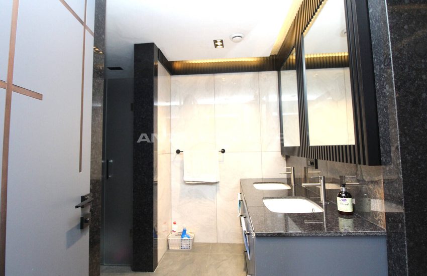 Antalya Serik'te Denize Yakın Havuzlu Müstakil Villa 63