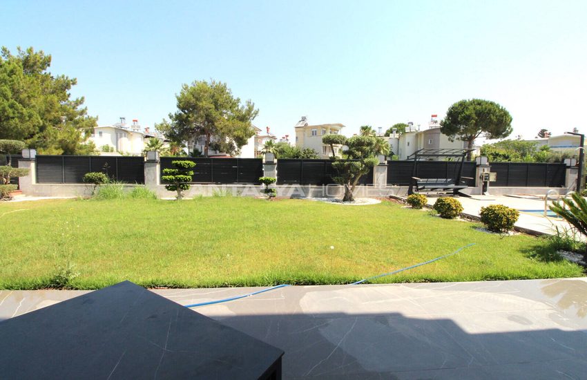 Antalya Serik'te Denize Yakın Havuzlu Müstakil Villa 71