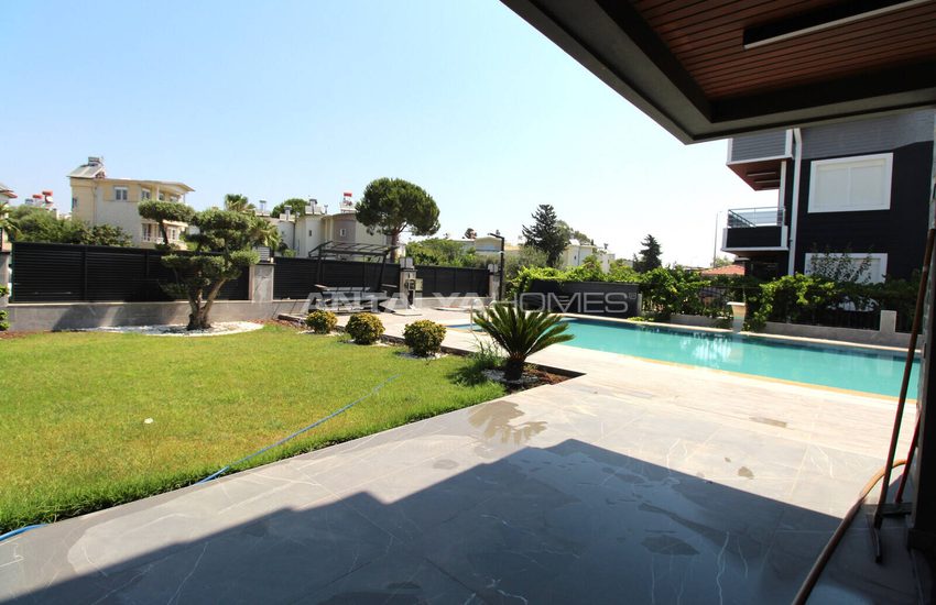 Antalya Serik'te Denize Yakın Havuzlu Müstakil Villa 73