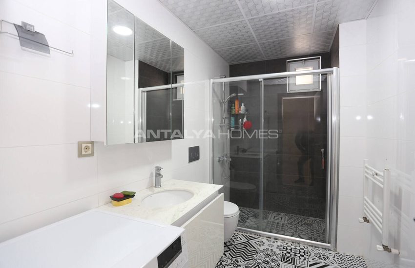 Flat in a Complex with Pool in Konyaalti Antalya 21