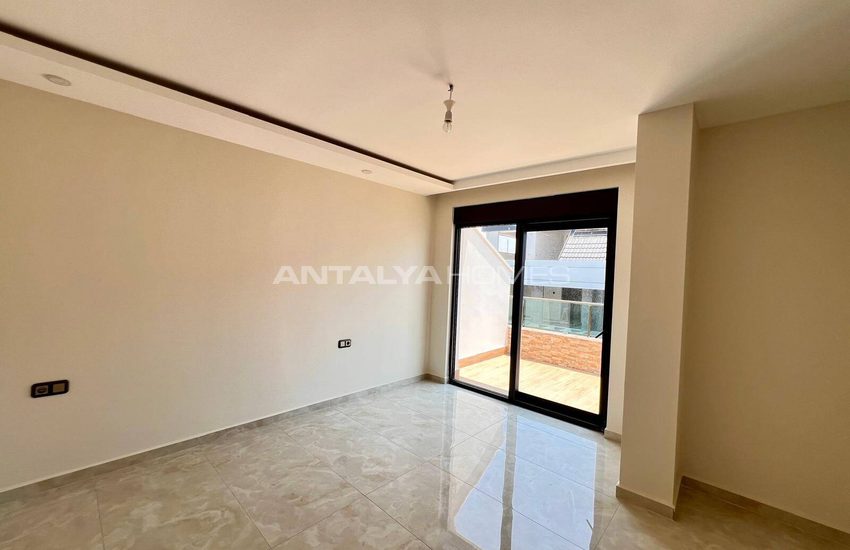 Beachfront Real Estate with Pool in Mahmutlar Alanya 28