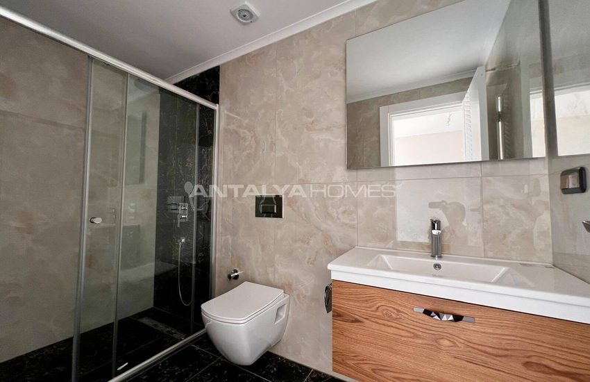 Beachfront Real Estate with Pool in Mahmutlar Alanya 37