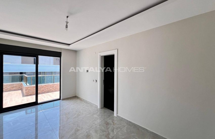 Beachfront Real Estate with Pool in Mahmutlar Alanya 27