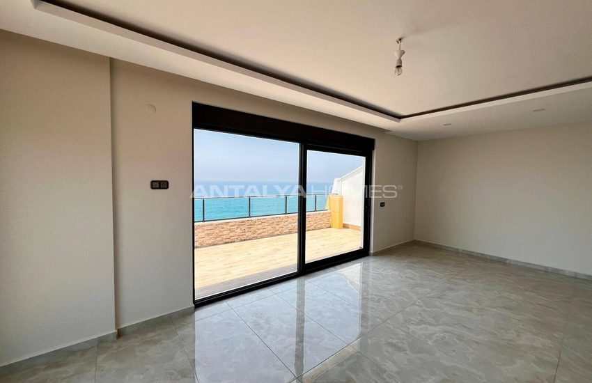 Beachfront Real Estate with Pool in Mahmutlar Alanya 26