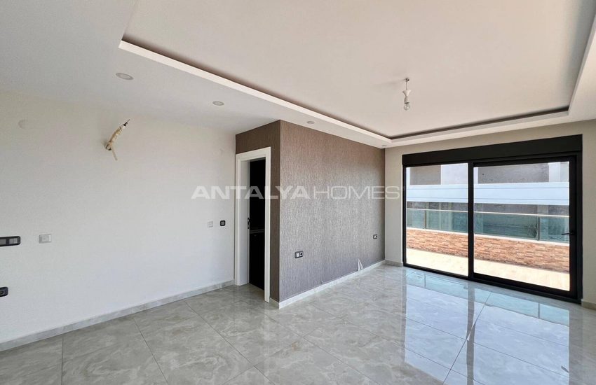 Beachfront Real Estate with Pool in Mahmutlar Alanya 24