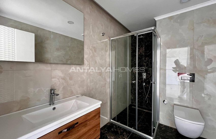 Beachfront Real Estate with Pool in Mahmutlar Alanya 36