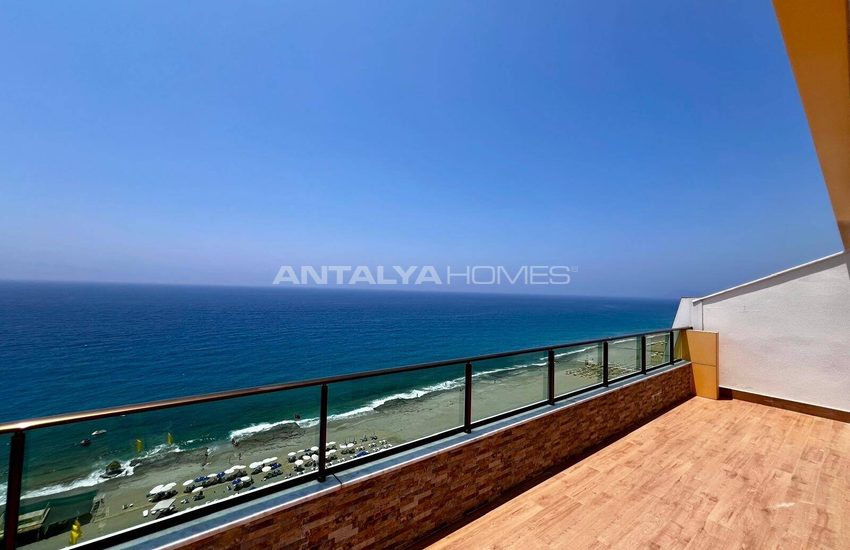 Beachfront Real Estate with Pool in Mahmutlar Alanya 32