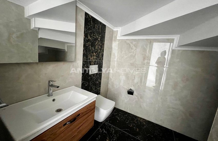 Beachfront Real Estate with Pool in Mahmutlar Alanya 35