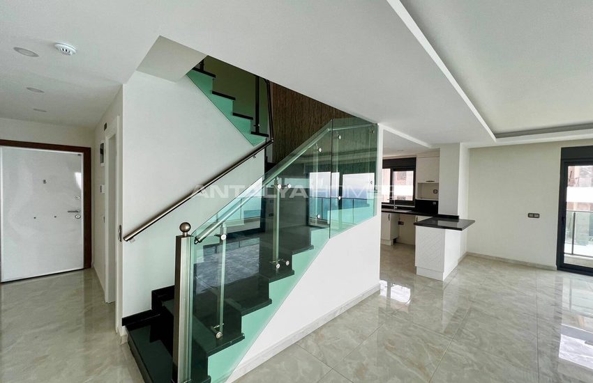 Beachfront Real Estate with Pool in Mahmutlar Alanya 21