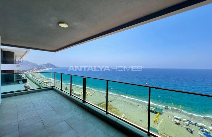 Beachfront Real Estate with Pool in Mahmutlar Alanya 16