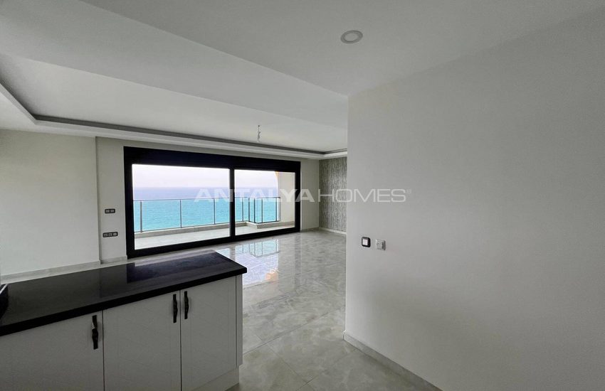 Beachfront Real Estate with Pool in Mahmutlar Alanya 22