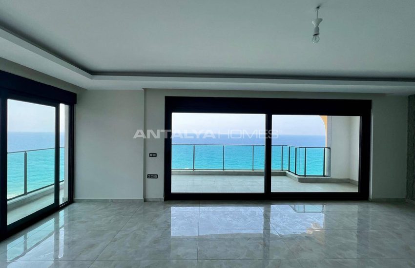 Beachfront Real Estate with Pool in Mahmutlar Alanya 18