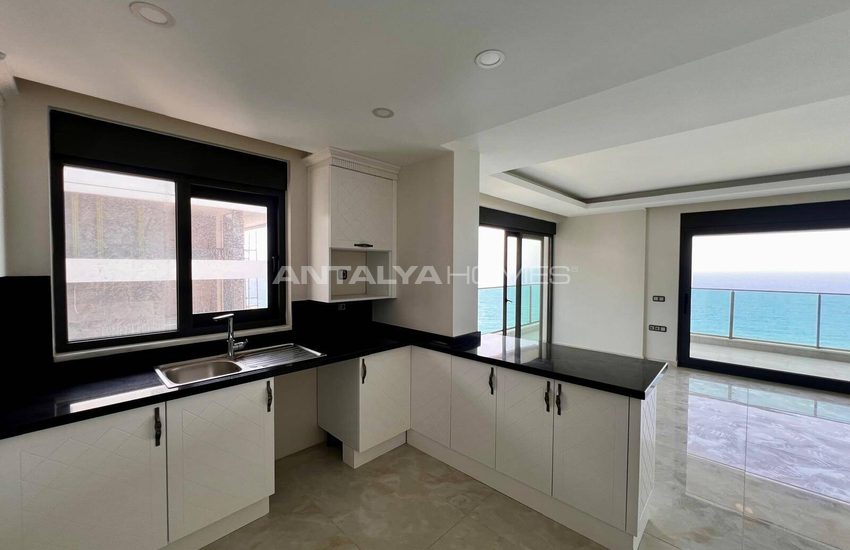Beachfront Real Estate with Pool in Mahmutlar Alanya 19