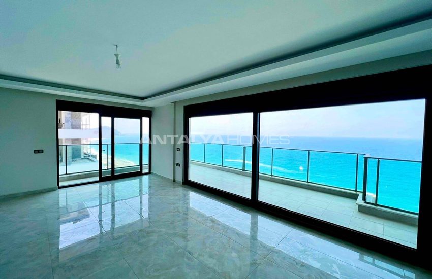 Beachfront Real Estate with Pool in Mahmutlar Alanya 17