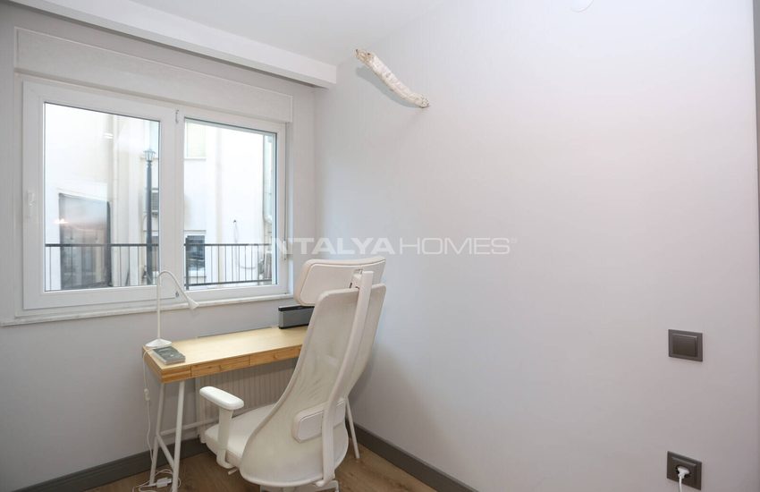 Gemeubileerd Appartement Te Koop, 200 M Van Muratpaşa Tramhalte 17
