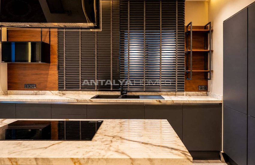 Alanya'da Deniz Manzaralı ve Havuzlu Müstakil Şık Villa 26