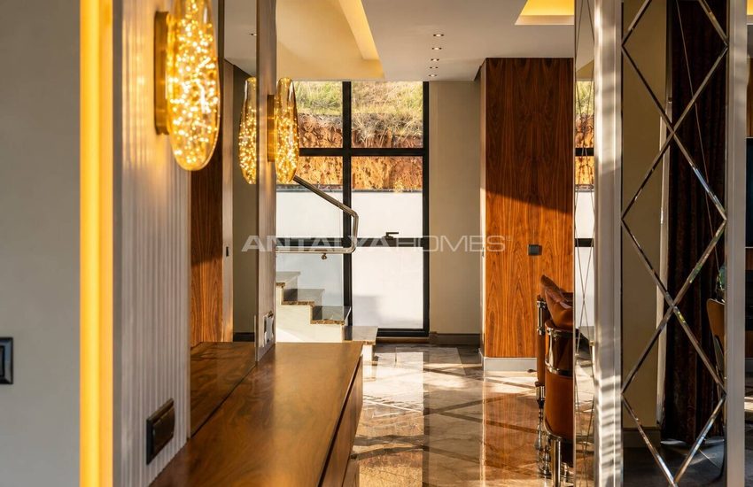 Alanya'da Deniz Manzaralı ve Havuzlu Müstakil Şık Villa 28