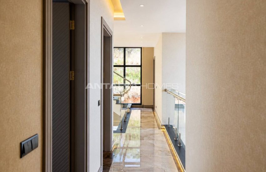 Alanya'da Deniz Manzaralı ve Havuzlu Müstakil Şık Villa 50