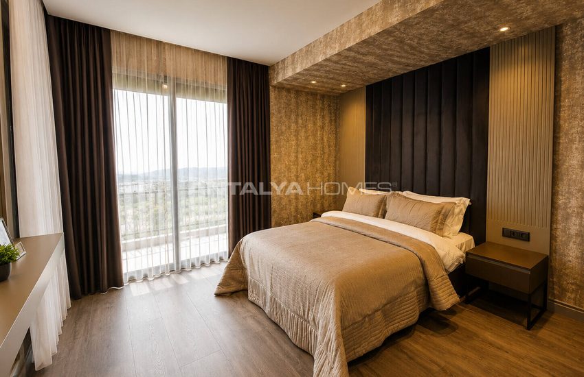 Alanya'da Deniz Manzaralı ve Havuzlu Müstakil Şık Villa 33