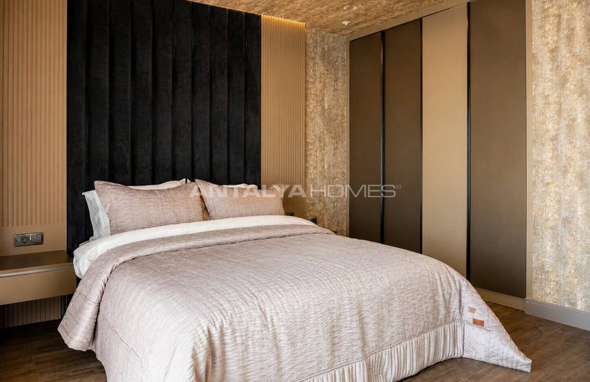 Alanya'da Deniz Manzaralı ve Havuzlu Müstakil Şık Villa 32