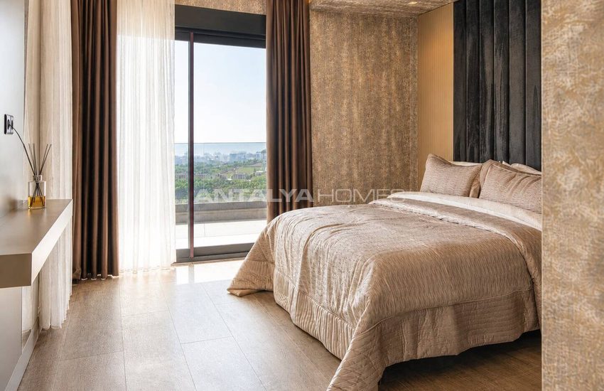 Alanya'da Deniz Manzaralı ve Havuzlu Müstakil Şık Villa 31