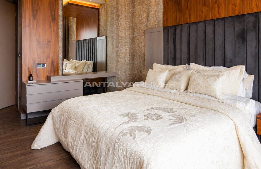 Alanya'da Deniz Manzaralı ve Havuzlu Müstakil Şık Villa 35