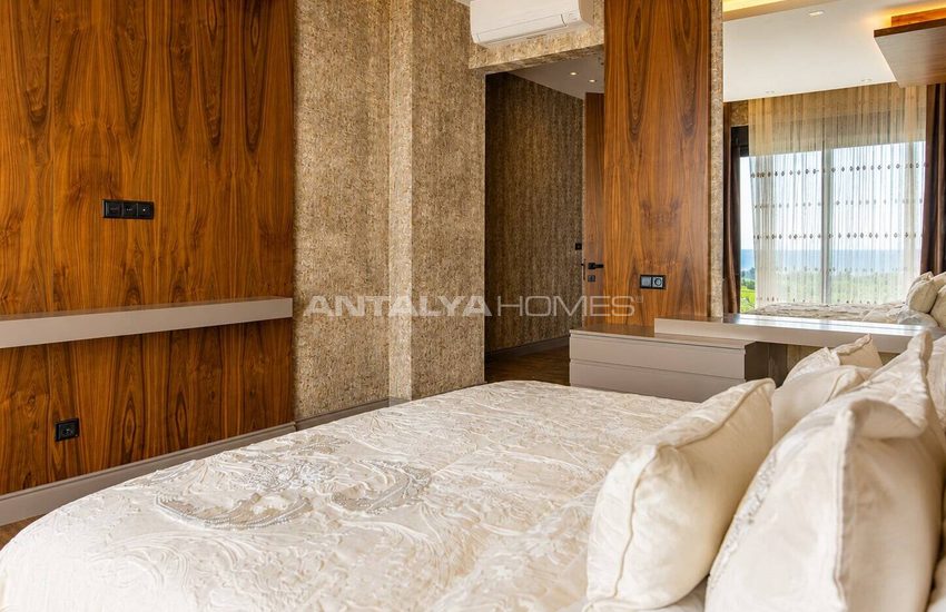 Alanya'da Deniz Manzaralı ve Havuzlu Müstakil Şık Villa 36