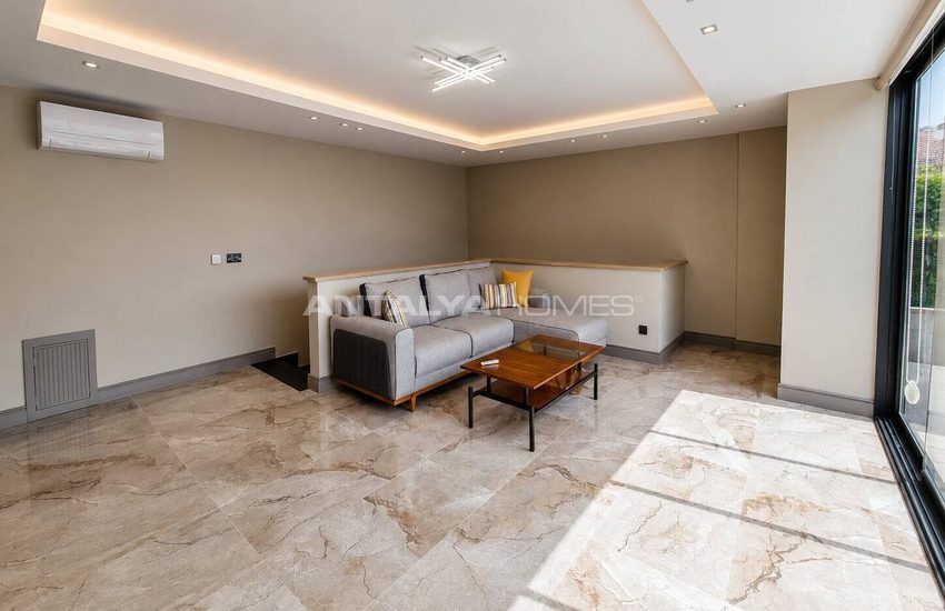 Alanya'da Deniz Manzaralı ve Havuzlu Müstakil Şık Villa 43