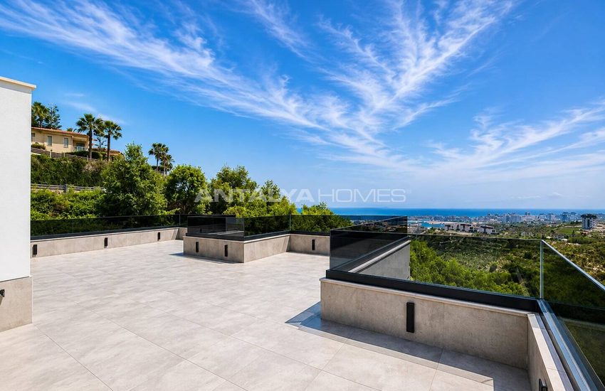 Alanya'da Deniz Manzaralı ve Havuzlu Müstakil Şık Villa 54