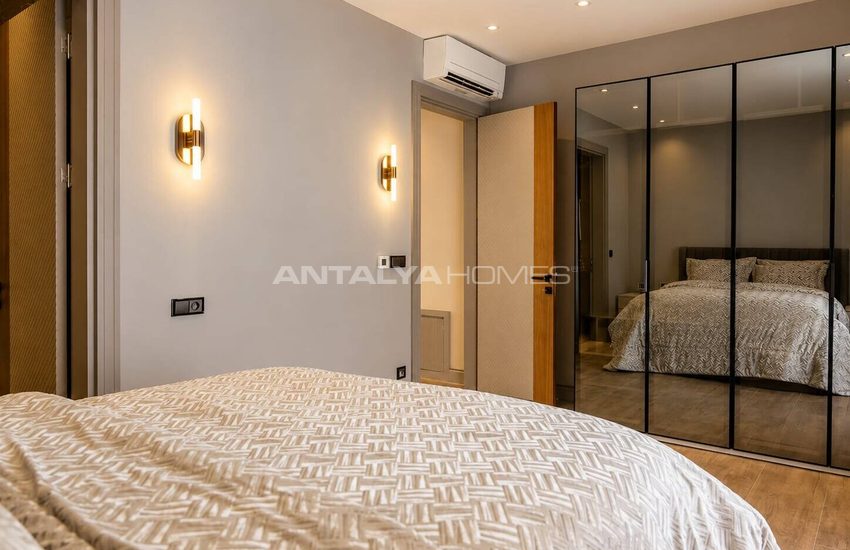 Alanya'da Deniz Manzaralı ve Havuzlu Müstakil Şık Villa 37