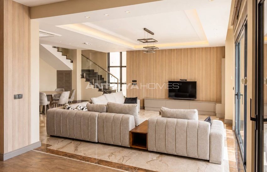 Alanya'da Deniz Manzaralı ve Havuzlu Müstakil Şık Villa 45