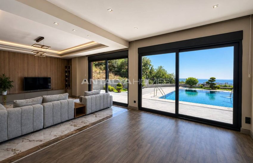 Alanya'da Deniz Manzaralı ve Havuzlu Müstakil Şık Villa 47