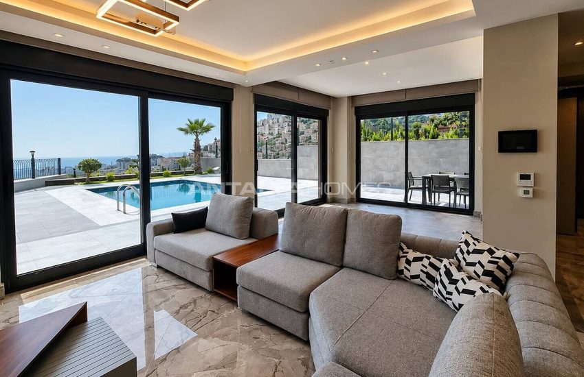 Alanya'da Deniz Manzaralı ve Havuzlu Müstakil Şık Villa 46